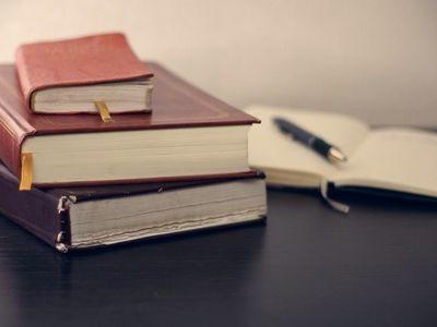 Book & pen 400x300.jpg
